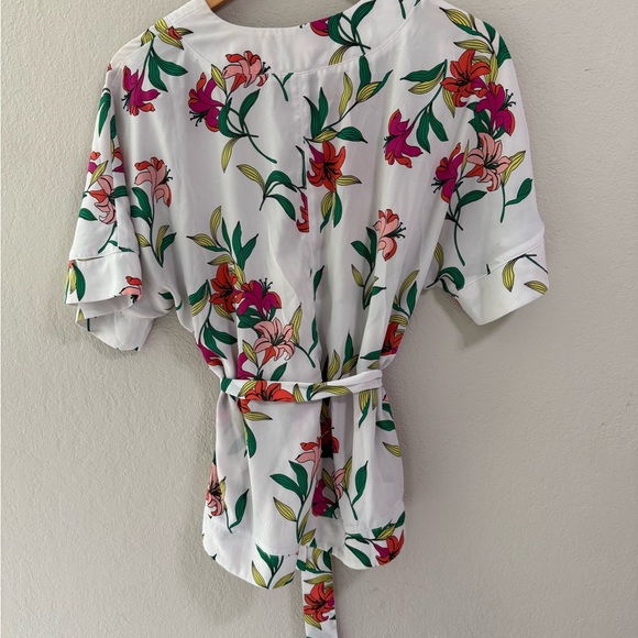 Worthington Floral Wrap Blouse White Short Sleeve Belted Top Size M - Picture 4 of 5